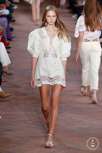 alberta-ferretti-ss21-0020-5ad7b7.thumb.jpg.ee6ae4943f1169430272d6f8279c709b.jpg