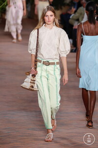 alberta-ferretti-ss21-0026-ba78c8.thumb.jpg.102c3ade1f041b8f9d91c0e45d4f2dd8.jpg