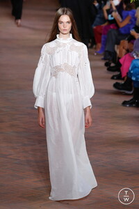 alberta-ferretti-ss21-0042-7e0131.thumb.jpg.f10c3474e6e7f99c715db1d5f1f3c8f0.jpg