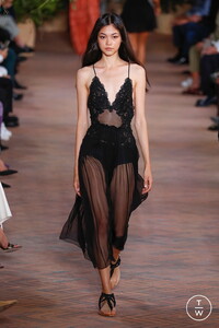 alberta-ferretti-ss21-0047-b9b675.thumb.jpg.4f4ba372e60c5be9f8188d8eb633bc82.jpg