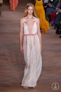alberta-ferretti-ss21-0050-cdff3f.thumb.jpg.a1c4e4da704923e01b4866b6dc29b71c.jpg