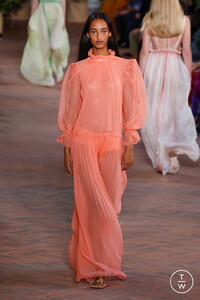 alberta-ferretti-ss21-0051-d27352.thumb.jpg.87274f9b31fdc06aef40a3312fc0638f.jpg