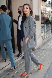 amy-jackson-out-in-regent-street-09-02-2020-5.jpg