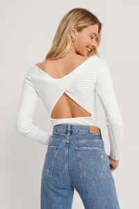 andrea_badendyck_twisted_back_long_sleeve_top_1689-000001-0001_01b.jpg