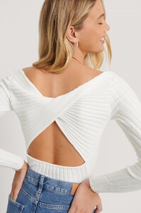 andrea_badendyck_twisted_back_long_sleeve_top_1689-000001-0001_04g.jpg