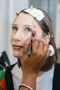 anna-sui-po-bks-rs21-0006.thumb.jpg.57ef09b8167bb47dd347cdaa77bd78fd.jpg