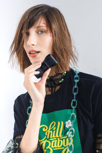 anna-sui-po-bks-rs21-0021.thumb.jpg.b4088b8c9373b39e6c3b7568fc2d5a75.jpg