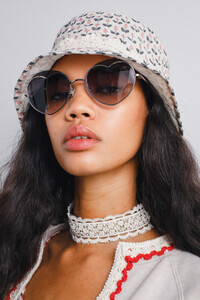 anna-sui-po-bks-rs21-0023.thumb.jpg.74ece6824863da1c23fd9ab112f971cc.jpg