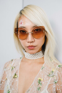anna-sui-po-bks-rs21-0030.thumb.jpg.8fc32413f7261ae91d2a698142ad356b.jpg