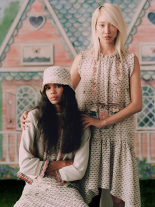 anna-sui-po-clp-rs21-0007.thumb.jpg.eef015baa17774fae6653c8f33c26689.jpg
