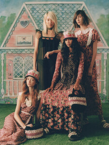 anna-sui-po-clp-rs21-0010.thumb.jpg.d49be17211594389b7cbe25431cdf3fa.jpg
