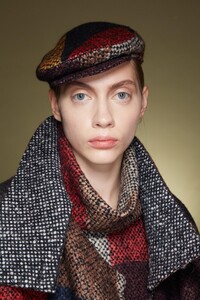 backstage-defile-akris-automne-hiver-2020-2021-paris-coulisses-78.thumb.jpg.17d88333868a6e6d57531447559e8aea.jpg