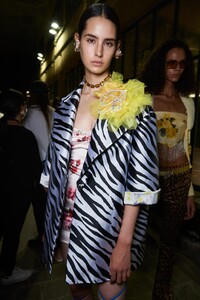 backstage-defile-blumarine-printemps-ete-2021-milan-coulisses-100.thumb.jpg.82ad66f8d37e2eeb74aa6bd435688416.jpg