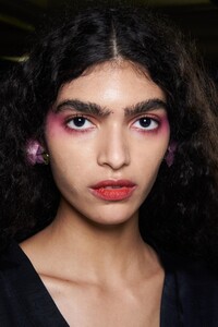 backstage-defile-blumarine-printemps-ete-2021-milan-coulisses-11.thumb.jpg.1003e6b4d1ad861c024a14967a95cef3.jpg