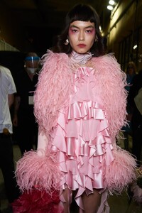 backstage-defile-blumarine-printemps-ete-2021-milan-coulisses-112.thumb.jpg.604ae94a660531cfb52db35939c62a77.jpg