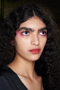 backstage-defile-blumarine-printemps-ete-2021-milan-coulisses-12.thumb.jpg.b5f8cb831219ed02503785a9ed069a52.jpg