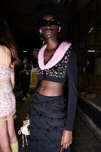 backstage-defile-blumarine-printemps-ete-2021-milan-coulisses-67.thumb.jpg.409e9f65bad619b0ff9302f46003d9e7.jpg