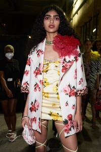 backstage-defile-blumarine-printemps-ete-2021-milan-coulisses-91.thumb.jpg.4a168f754b0b5b6b88f313449a6453c0.jpg