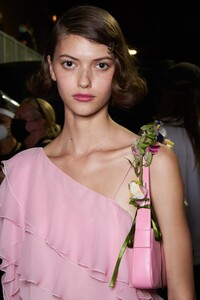 backstage-defile-blumarine-printemps-ete-2021-milan-coulisses-93.thumb.jpg.7abd7ca081abe7c1b91f0853470ead82.jpg