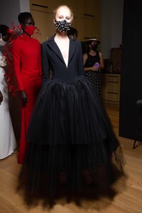 backstage-defile-christian-siriano-printemps-ete-2021-new-york-coulisses-108.thumb.JPG.8a8ddd8d02a651f016a57f3bd9a1455a.JPG