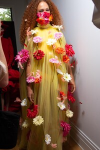 backstage-defile-christian-siriano-printemps-ete-2021-new-york-coulisses-109.thumb.JPG.afa56d65658dce4bd00577a73a0368d1.JPG