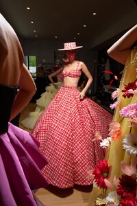 backstage-defile-christian-siriano-printemps-ete-2021-new-york-coulisses-110.thumb.JPG.5afae3e9f8f16d7227f61fffb5cc5379.JPG