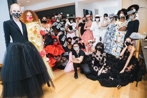 backstage-defile-christian-siriano-printemps-ete-2021-new-york-coulisses-41.thumb.JPG.00707829253b48dbb40023d4e9c97d58.JPG