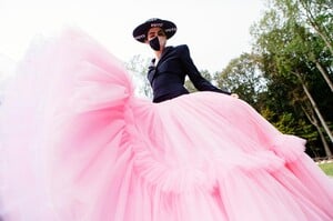 backstage-defile-christian-siriano-printemps-ete-2021-new-york-coulisses-50.thumb.JPG.b3742037c92fdbe33b4fb3cc00d8cf99.JPG