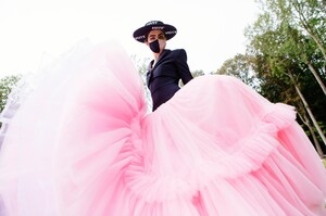 backstage-defile-christian-siriano-printemps-ete-2021-new-york-coulisses-51.thumb.JPG.3fc05a672ee449ca4c5e2c618dc80b1c.JPG