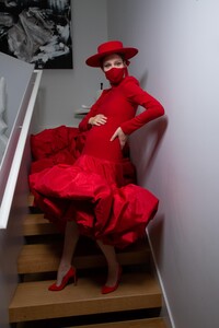 backstage-defile-christian-siriano-printemps-ete-2021-new-york-coulisses-85.thumb.JPG.fb7c02e0a18473c7053ad5e21e4d11e1.JPG