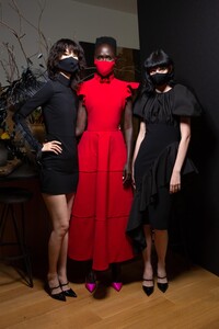 backstage-defile-christian-siriano-printemps-ete-2021-new-york-coulisses-91.thumb.JPG.d5321b30b2cb9a1d4d0b3a71d5e432c6.JPG
