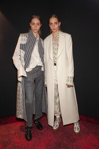 backstage-defile-each-x-other-automne-hiver-2020-2021-paris-coulisses-49.thumb.jpg.edb71ec6a112dd52c2c5ce9a9e62d395.jpg