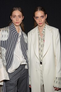 backstage-defile-each-x-other-automne-hiver-2020-2021-paris-coulisses-50.thumb.jpg.1ef9d20043ca56ea565ab4f1a8aa154b.jpg
