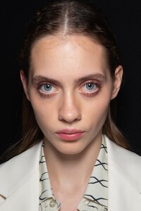 backstage-defile-each-x-other-automne-hiver-2020-2021-paris-coulisses-52.thumb.jpg.5bcfea5b229e649895664c01389a9532.jpg