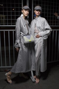 backstage-defile-emporio-armani-printemps-ete-2019-milan-coulisses-168.thumb.jpg.315c9aa2db4e892b10f82818da32be68.jpg