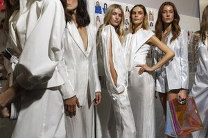 backstage-defile-genny-printemps-ete-2019-milan-coulisses-160.thumb.jpg.693d69017eb9b2ec16d32e9273ea0a3e.jpg