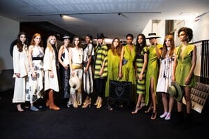 backstage-defile-genny-printemps-ete-2020-milan-coulisses-64.thumb.jpg.cc1b5fd452254e420444ecdcc7e21169.jpg