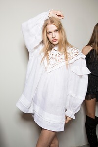 backstage-defile-isabel-marant-printemps-ete-2019-paris-coulisses-143.thumb.jpg.fd033fb38a34adc760b710941fc7e87d.jpg