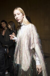 backstage-defile-ports-1961-automne-hiver-2018-2019-londres-coulisses-17.thumb.jpg.27a7bcc23d23237fa5d7a723365bae5b.jpg