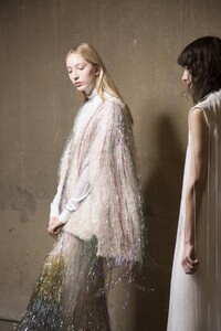 backstage-defile-ports-1961-automne-hiver-2018-2019-londres-coulisses-36.thumb.jpg.695107cad8746d557ebebba200396bd5.jpg