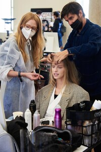 backstage-defile-ports-1961-printemps-ete-2021-milan-coulisses-164.thumb.jpg.32b22b3f55eda74c1596d22d8891b96a.jpg