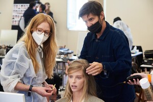 backstage-defile-ports-1961-printemps-ete-2021-milan-coulisses-165.thumb.jpg.965086d3acbcac5eed65039ba8dac916.jpg