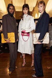 backstage-defile-ports-1961-printemps-ete-2021-milan-coulisses-234.thumb.jpg.079bbd83c1a54b285cc102436a7b4ddd.jpg