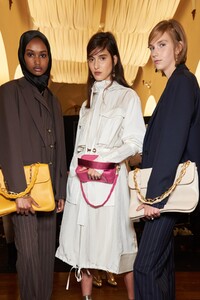 backstage-defile-ports-1961-printemps-ete-2021-milan-coulisses-235.thumb.jpg.21388b8300b541cde2e4c18dbc344895.jpg
