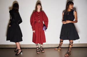 backstage-defile-ports-1961-printemps-ete-2021-milan-coulisses-261.thumb.jpg.f3aaa34cf88135749ce64f5b84a87993.jpg