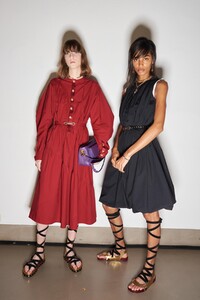 backstage-defile-ports-1961-printemps-ete-2021-milan-coulisses-263.thumb.jpg.3eebcb90ba07fdc3eeac9e399852b851.jpg