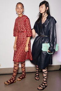 backstage-defile-ports-1961-printemps-ete-2021-milan-coulisses-269.thumb.jpg.c174ca9fba965c0e08af47a59dbc0ded.jpg