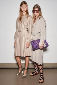 backstage-defile-ports-1961-printemps-ete-2021-milan-coulisses-286.thumb.jpg.1a5ba95d8e651f08cf8890589d55a4c1.jpg