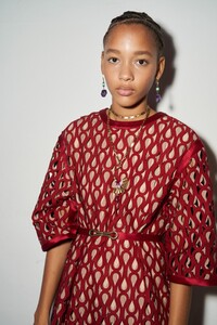 backstage-defile-ports-1961-printemps-ete-2021-milan-coulisses-77.thumb.jpg.b111003e5416348852a2d65ff94efe81.jpg