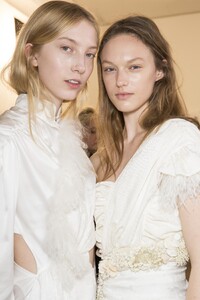 backstage-defile-preen-by-thornton-bregazzi-automne-hiver-2018-2019-londres-coulisses-35.thumb.jpg.a2c866e3afdd733a875c64df40a014e3.jpg